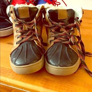 Cat and Jack duck cold weather boots